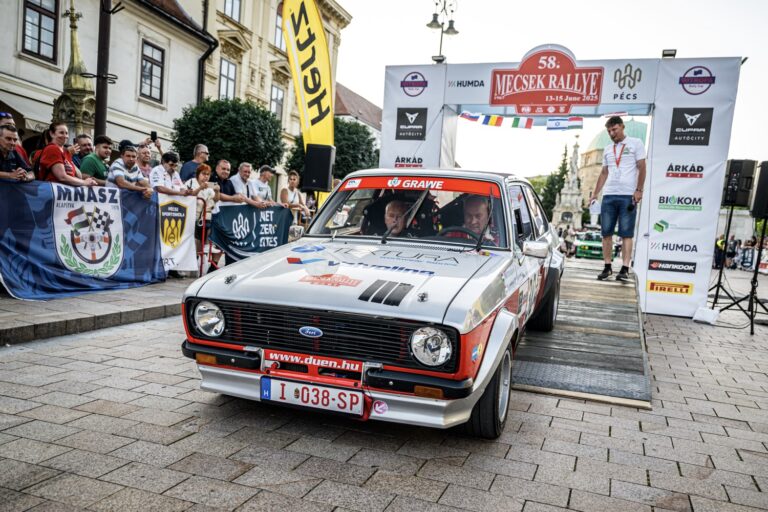 Wirtmann Ferenc a rajtdobogó után állt ki a Mecsek Rallyn