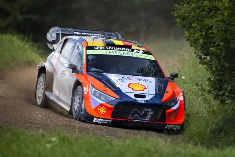 Neuville a rajtprocedúra megváltoztatását szeretné