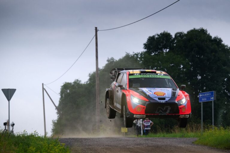 Neuville négy hónap után ismét elégedetten zárt egy versenyt