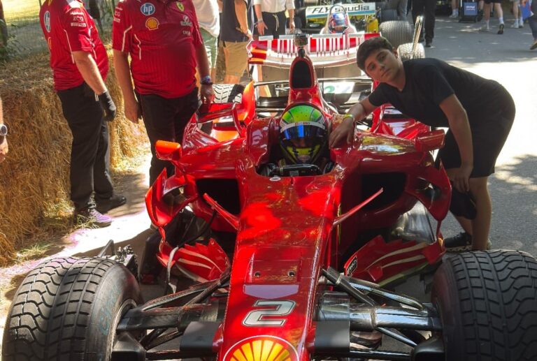 Massa újraegyesült 2008-as Ferrarijával Goodwoodban, de a bajnoki címet még hiányolja hozzá