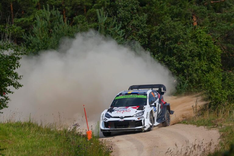Solberg tartja Tänak és Neuville tempóját, továbbra is vezet Észtországban