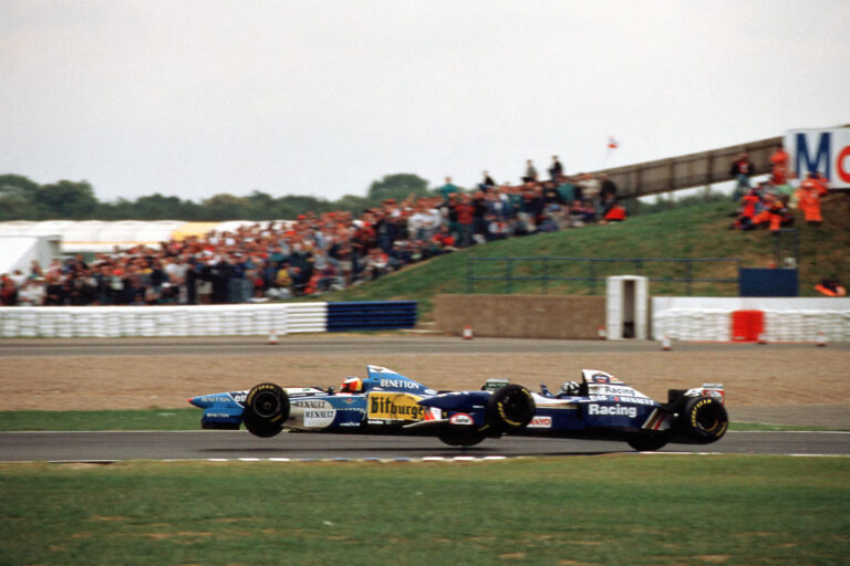 Az „ostoba” Hill kiütötte Schumachert, majd lemaradt harmadik gyereke születéséről