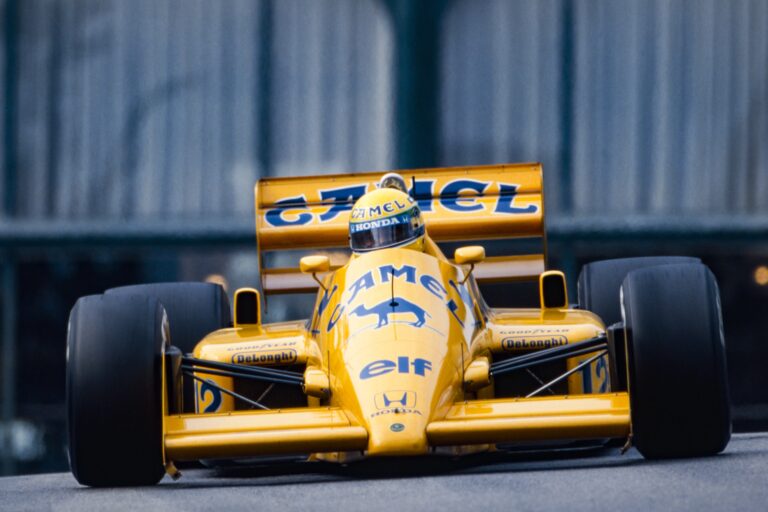 Senna győztes autójának elemétől Schumacher sisakjáig remek ereklyék találnak gazdára hamarosan