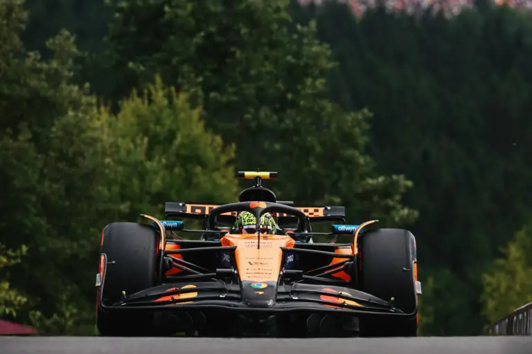 Norris nyerte az időmérőt, Verstappen eldobta a győztes beállítást, Hamiltont újabb csapás érte Spában