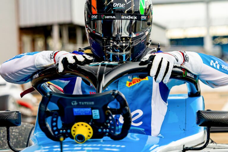 Molnár Martin is autóba ül az F1-es Brit Nagydíj hétvégéjén