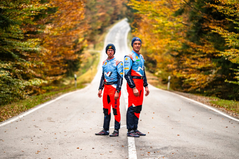 Thierry Neuvile átengedi az autóját a navigátorának