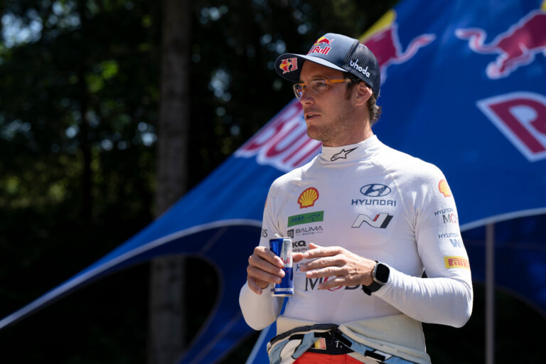 Thierry Neuville hazájában fog készülni a Közép-Európa Rallyra