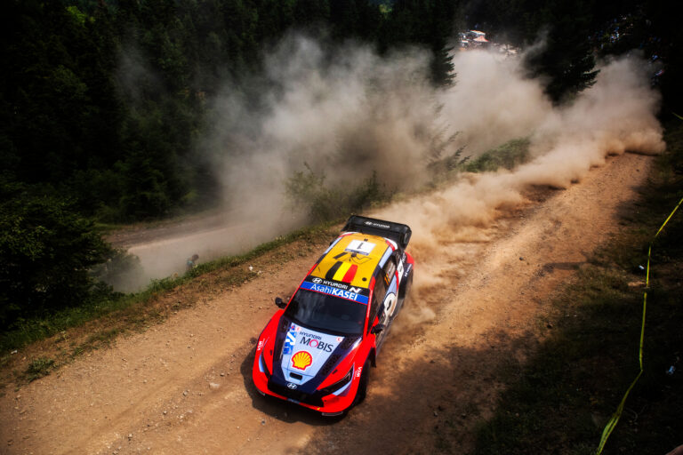 Végre Thierry Neuville is tesztelt Észtországban (videóval)