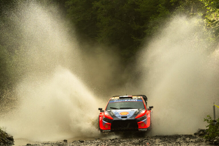 Dobogóval emlékezett a barátjára a gyászoló Hyundai-pilóta