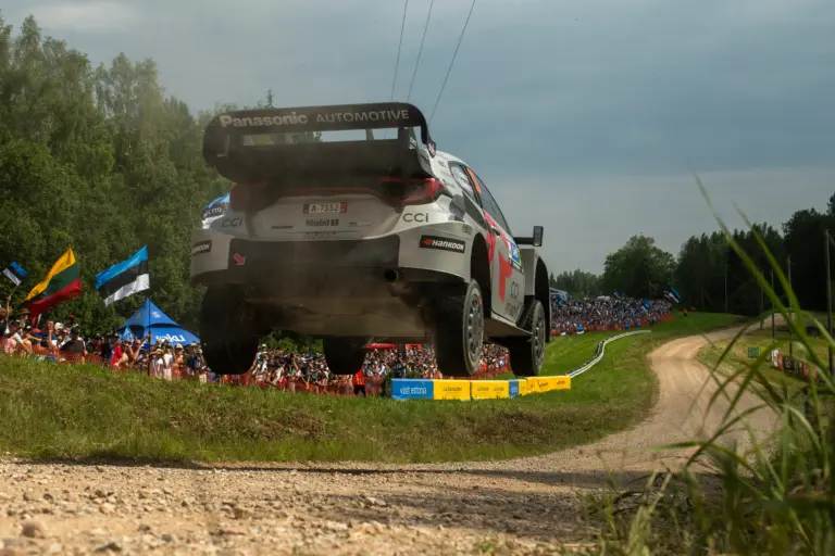 Hatalmas tempóban repkedett Elfyn Evans a Finn Rally előtti teszten (videó)