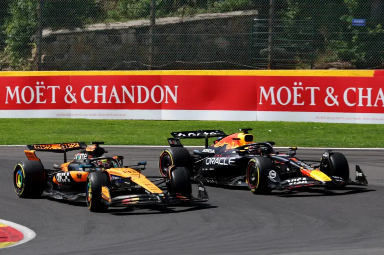 Verstappen kihasználta a Red Bull erősségét és legyőzte a nála gyorsabb McLareneket Spában