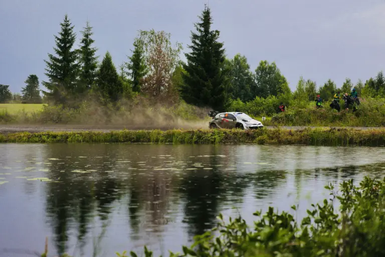 Rovanpera vezette totális Toyota-fölény a Hyundai drámája után a Finn Rallyn szombat este