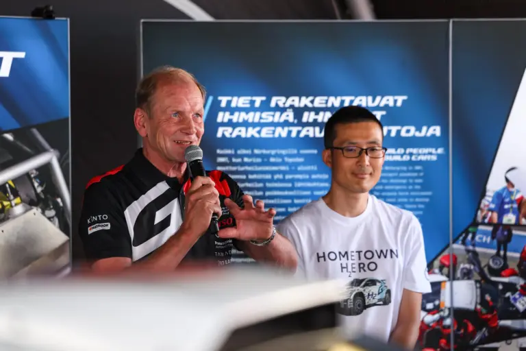 Juha Kankkunen örül Sébastien Ogier döntésének