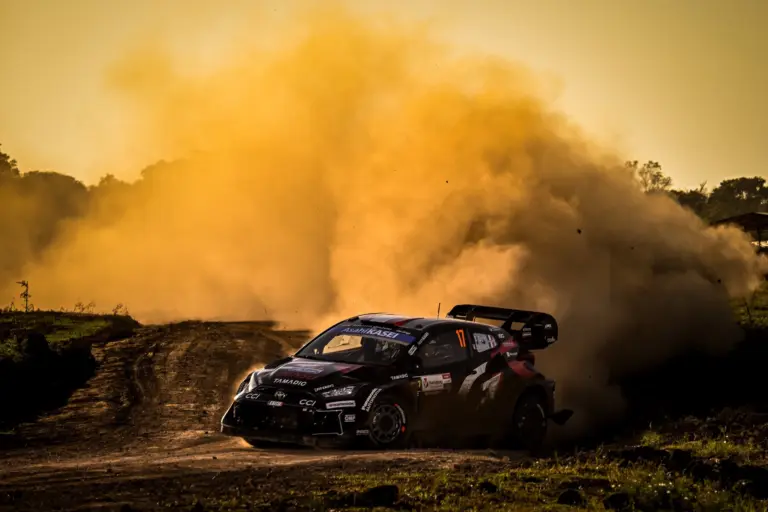 Ogier vezet a Paraguay Rallyn, de a káosz csak vasárnap jöhet