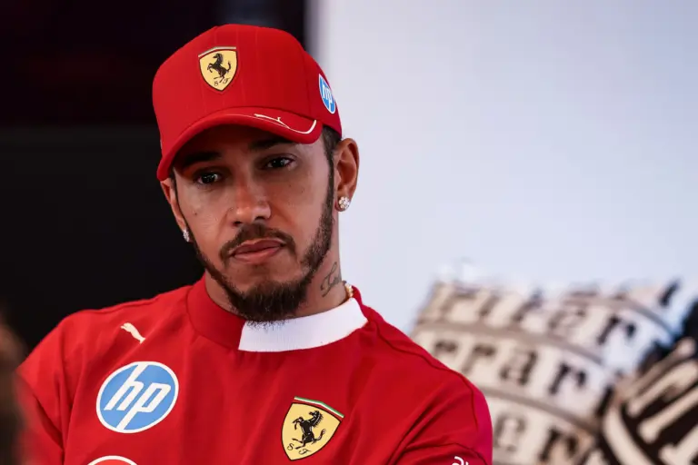 Hamiltonnak nem tetszenek a Ferrari körül felmerült pletykák