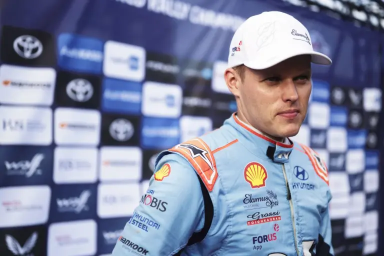 Ott Tänak a Hyundai idei és tavalyi autóját is tesztelte Belgiumban