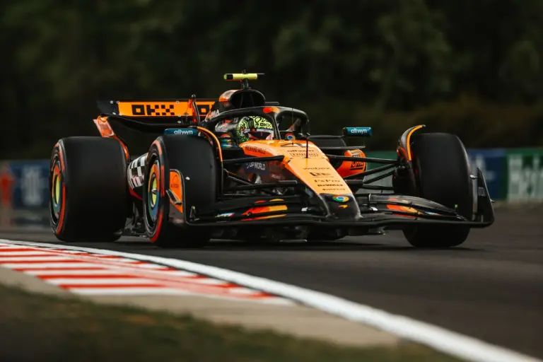 A McLaren kezdett a legjobban a Hungaroringen