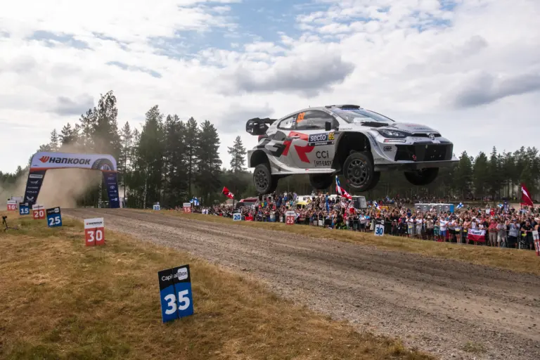 Rovanpera először nyert hazai versenyén, a Toyota tarolt a Finn Rallyn