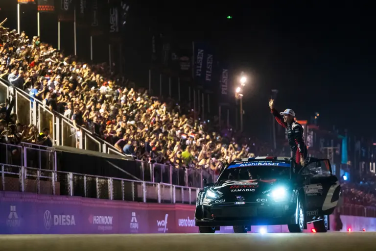 Ogier is bajba került Paraguayban, Munster versenyben maradt