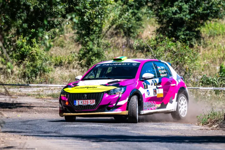 Izgalmas, házon belüli csatát vívtak Oroszlányban a PSZA Motorsport versenyzői