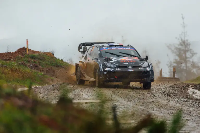 Ogier irányításával kettős Toyota-vezetés Chilében szombat este