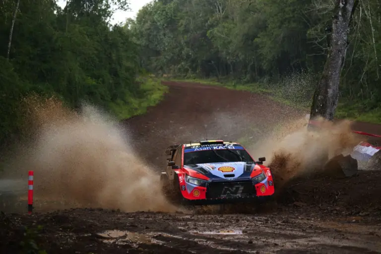 Neuville beismerte: „a Toyota kiemelkedik a WRC-ből idén”