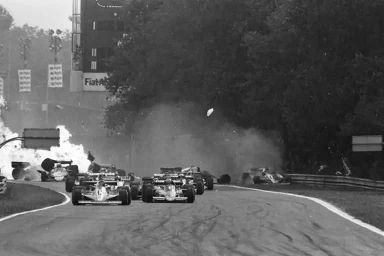 „Szégyenletes” boszorkányüldözés indult a népszerű F1-es pilóta értelmetlen halála után