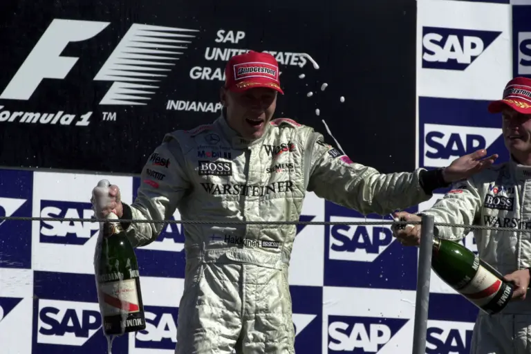 Nagy baki után aratta utolsó F1-es győzelmét Häkkinen, miközben az FIA nevetséges hibát követett el