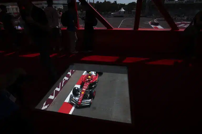 Hamilton meglepetésre gyorsabb volt Leclerc-nél, Norris lépéshátrányba került