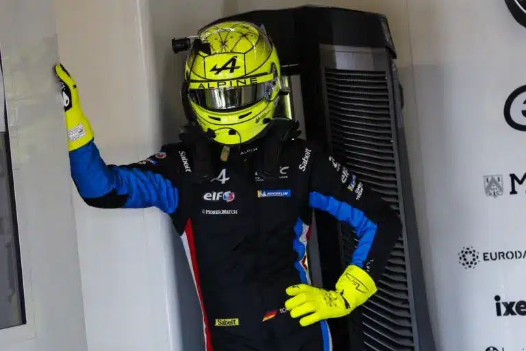 Számára új sorozat autóját próbálja ki Mick Schumacher a legendás pályán