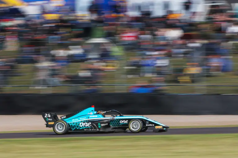 Büntetéscunamit hozott Molnár Martin legutóbbi hétvégéje a brit F4-ben