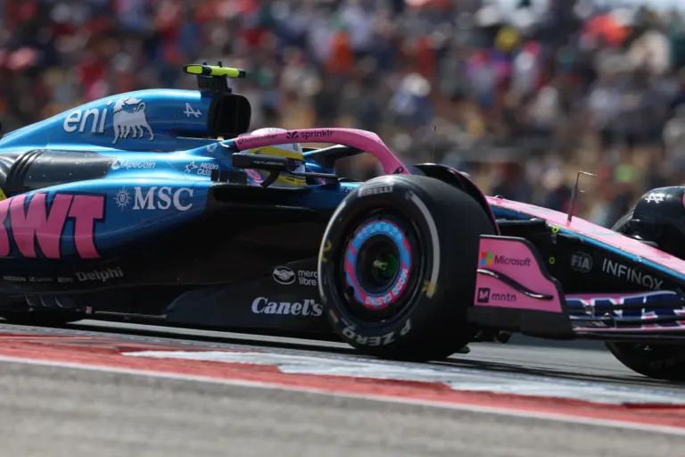 Nem elég, hogy nincs szerződése 2026-ra, még a csapatutasítást sem tartotta be a renitens F1-es pilóta