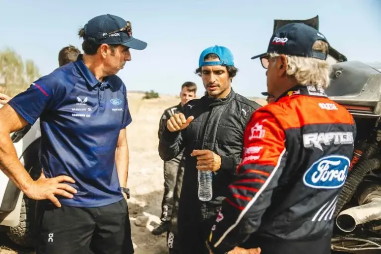 Carlos Sainz jr. kipróbálta édesapja Ford Raptorját