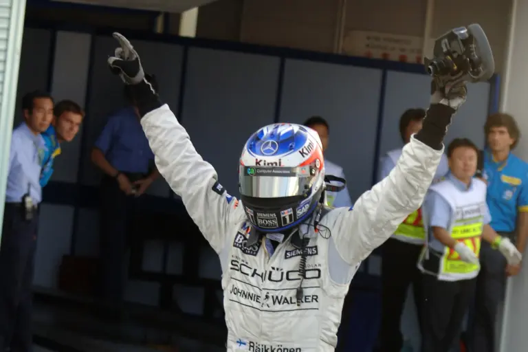 Még a következő futamhelyszínen is vadul ünnepelték Räikkönen egyik legnagyobb győzelmét