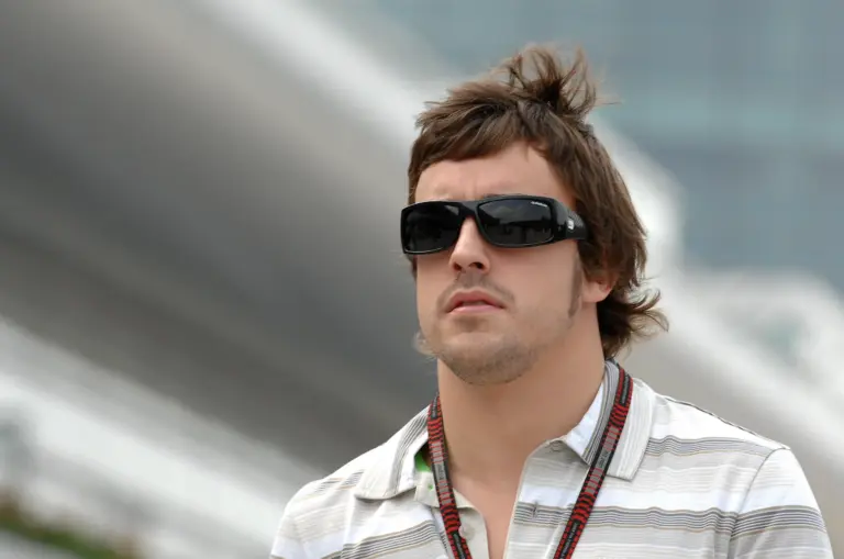 A vesztegető Alonso saját felügyelőt küldött a csapatára