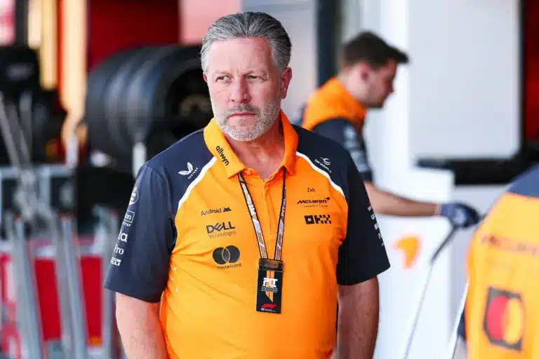 Hazugágokkal vádolta volt pilótája a McLaren vezérét, majd közölte, nem tud fizetni, mert nincs miből