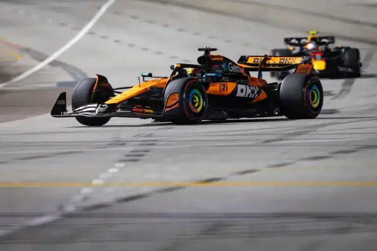 Piastri összeszedte magát, Norris és Verstappen előtt kezdett Szingapúrban