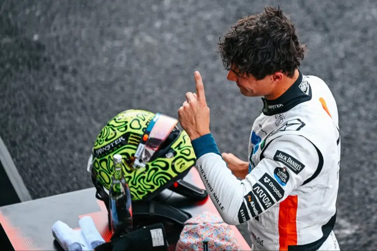 Norris nyerte a Ferrarik előtt a mexikói időmérőt, Verstappen és Piastri nagyon lemaradt