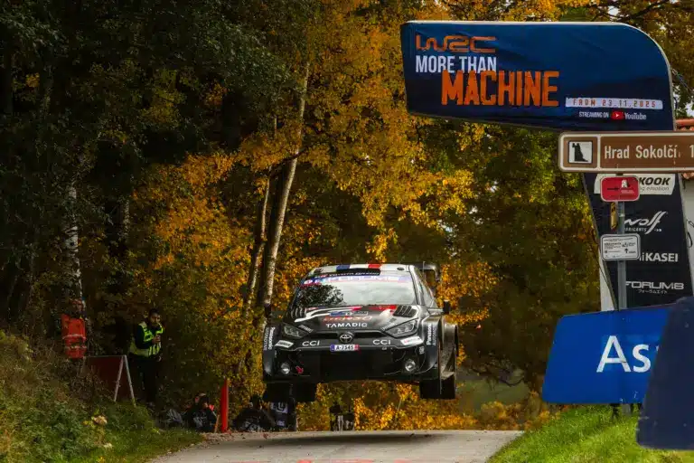 Ogier ötödikben csapódott fának, Rovanpera magabiztos előnyben a Közép-Európa Rallyn