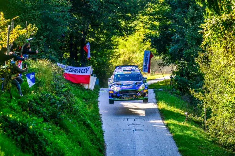 Armstrong szárnyalt a Horvát Rally drámai első napján, Marczyk lenne a bajnok, Herczig hetedik