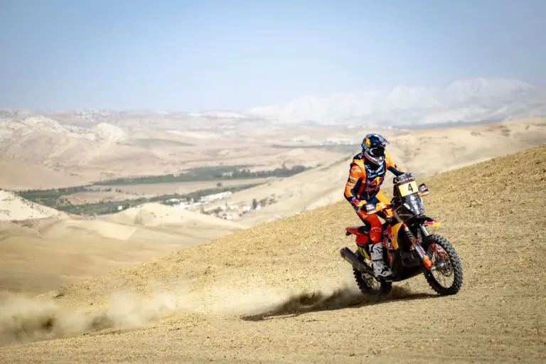 A már világbajnok Sanders volt a leggyorsabb motoros, Benavides bukott Marokkóban