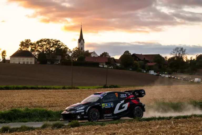 Hatalmas csatában Ogier vezet a Közép-Európa Rally első napja után