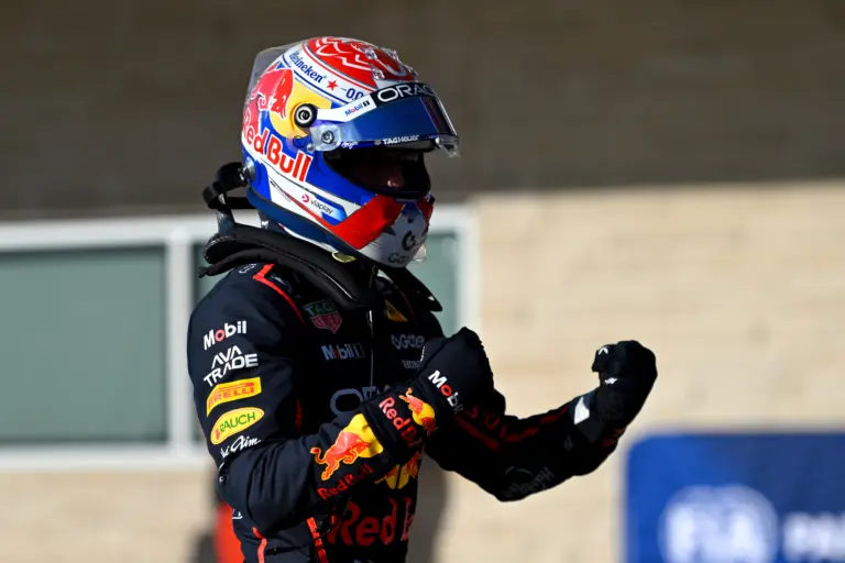 Verstappen fél kézzel elintézte az összerakott McLareneket, és mindenki mást is az időmérőn