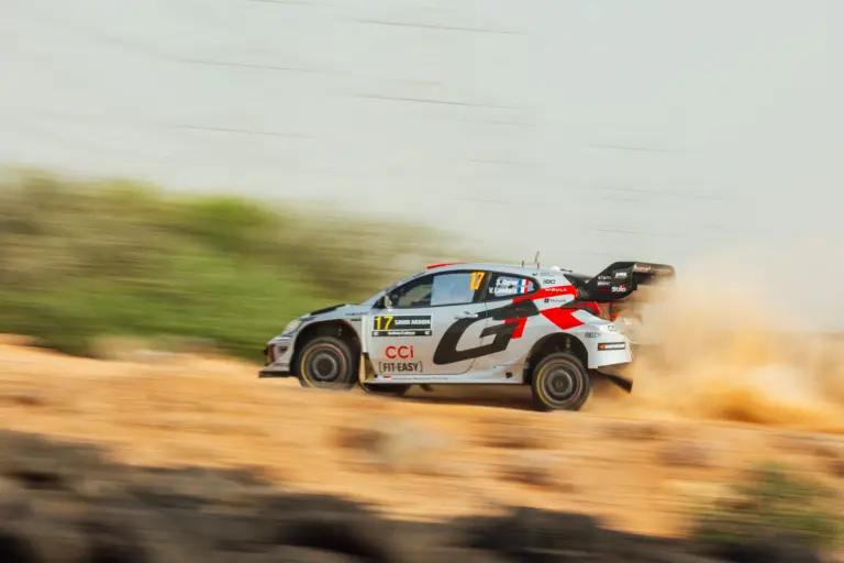 Ogier megszerezte kilencedik vb-címét és utolérte Loeb-öt, Neuville nyert Szaúd-Arábiában