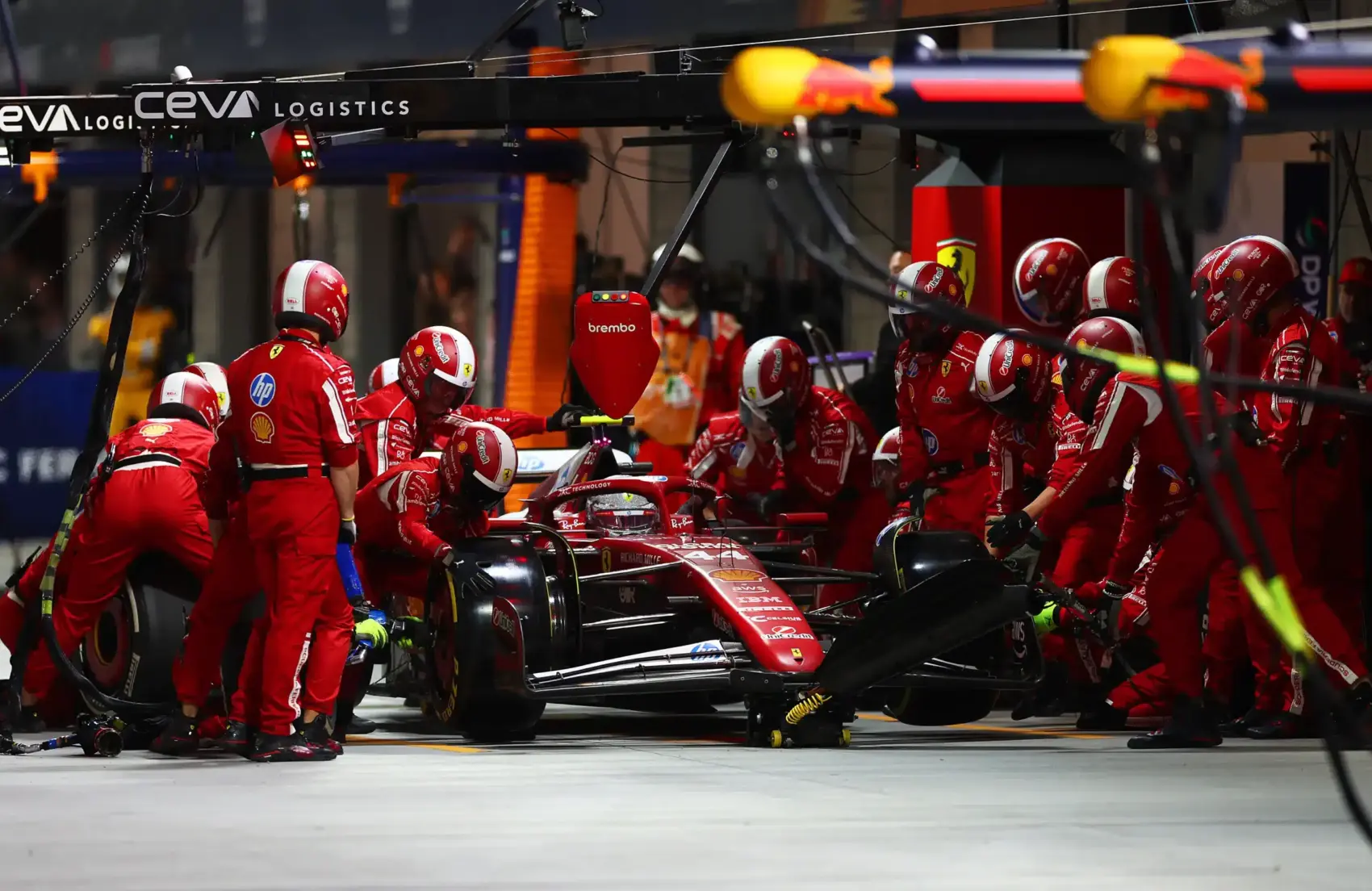 Forma-1, Lewis Hamilton, Ferrari, kerékcsere, Las Vegas-i Nagydíj 2025, futam