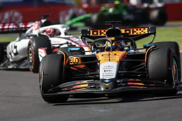 A McLaren főnöke megindokolta, miért lépték meg azt, ami nehéz helyzetbe hozhatja őket a hajrára