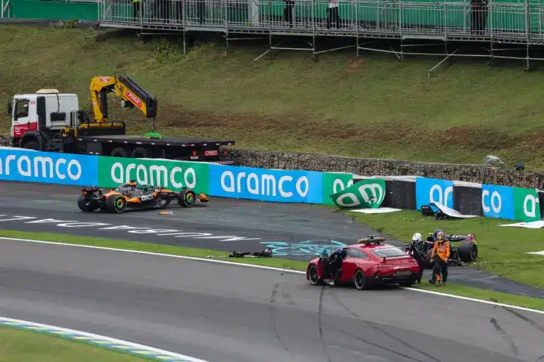 Norris nyert, Piastri hibázott és nullázott a nagy balesetekkel tarkított brazíliai sprinten