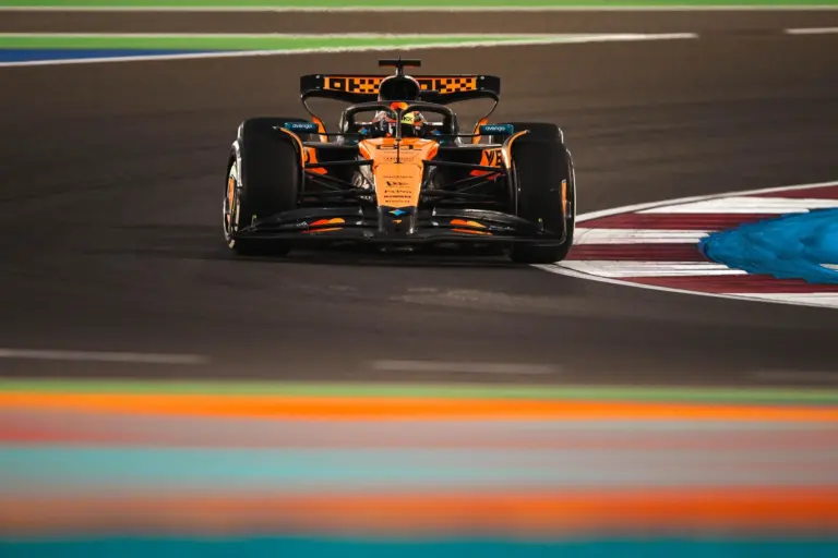 Piastri tempót talált, de Norris ott van a nyomában – elstartolt a hétvége, amin eldőlhet a bajnoki cím