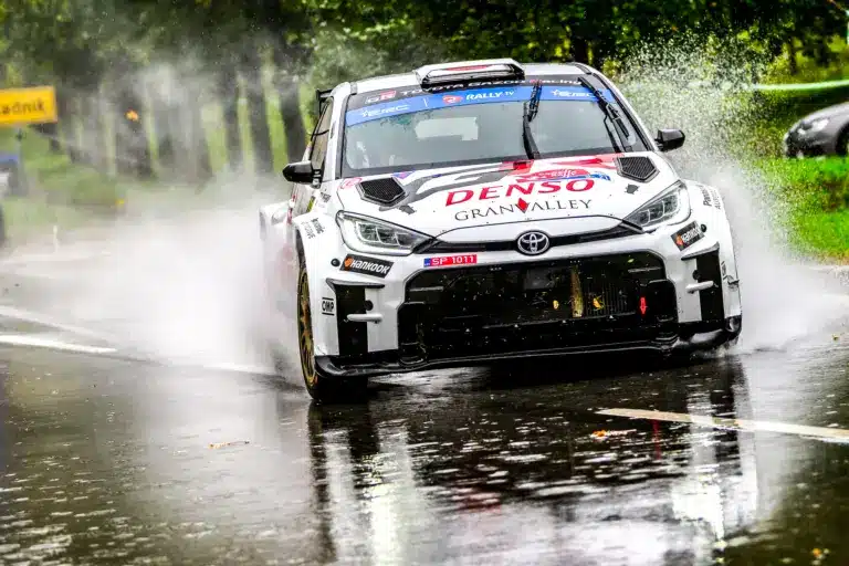 A Toyota fiatal versenyzőket fejlesztő programjának tagjai előre lépnek 2026-ban