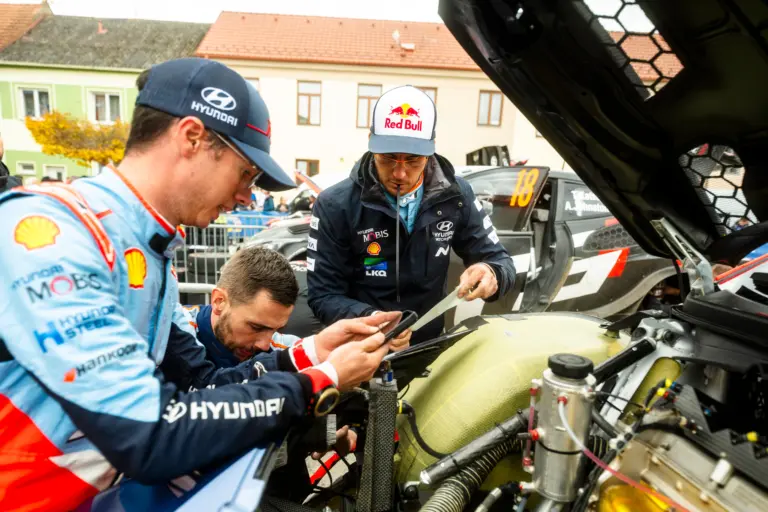 A címvédő Thierry Neuville furcsán közelíti meg a Japán Rallyt